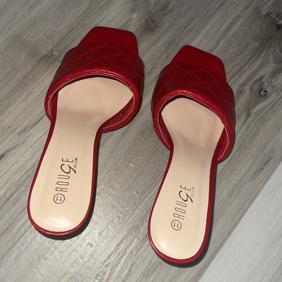 Red Checkered Pattern Sandals - Picture 4 of 5